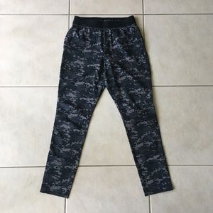 Under Armour Regular Fit Woven Tapered Pants